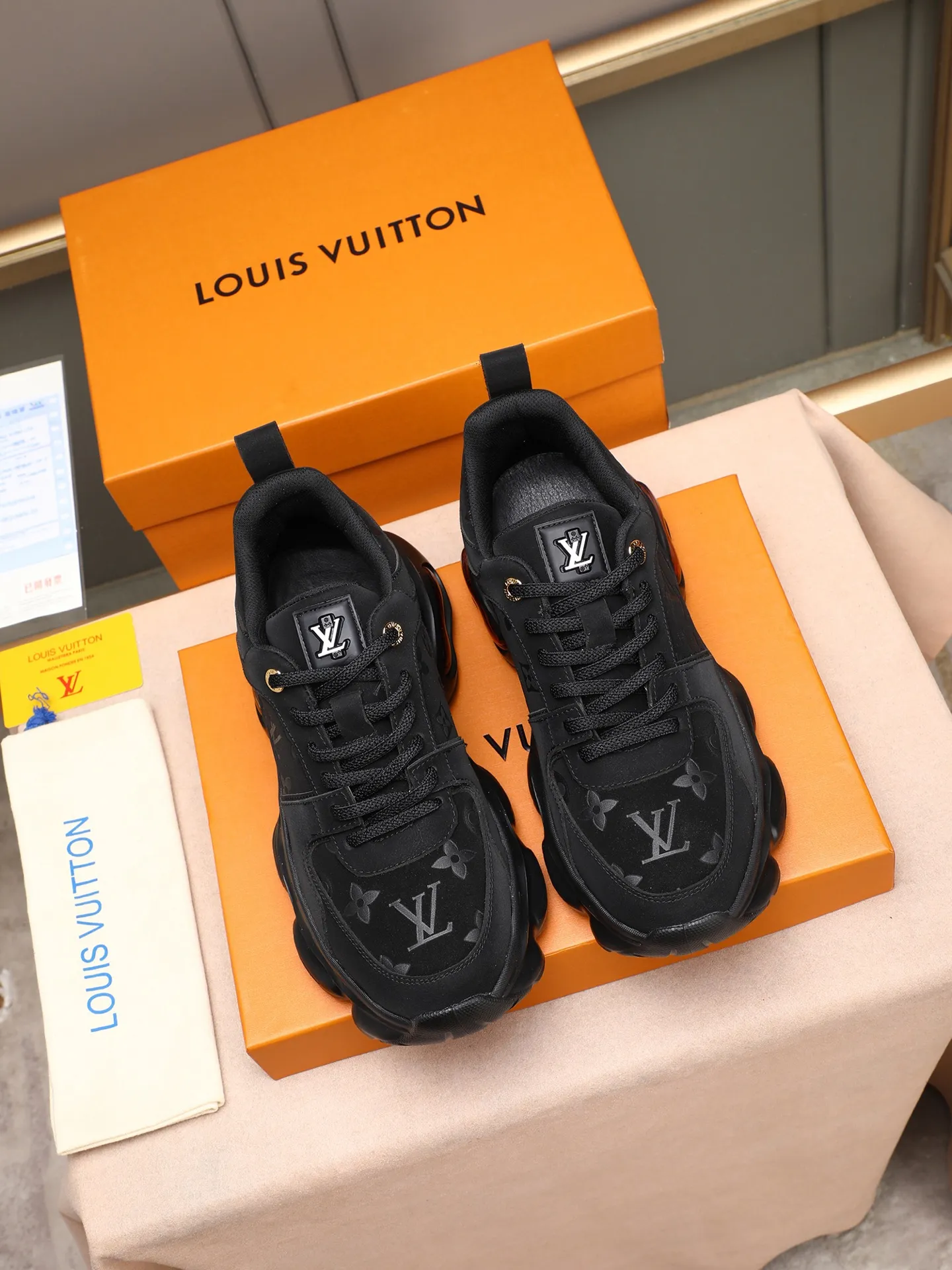 Men's shoes 💰460 [LV] Made of imported L special materials spliced ​​with cowhide and comfortable mesh lining. Private molded foam air cushion outsole, super light and comfortable on the feet! Perfect last shape, generous and fashionable design, 5 colors available! Code number: 38–44 (45 customized